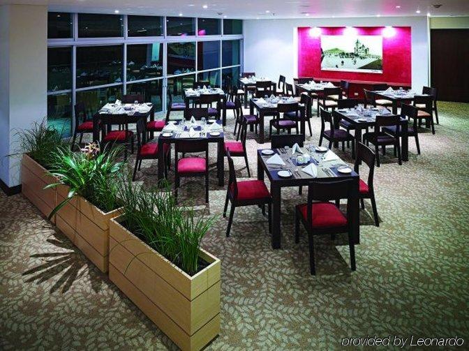 Estelar Apartamentos Medellín Restaurace fotografie